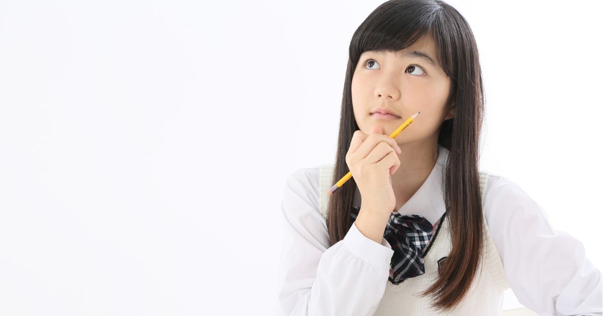 高校受験の勉強をする生徒
