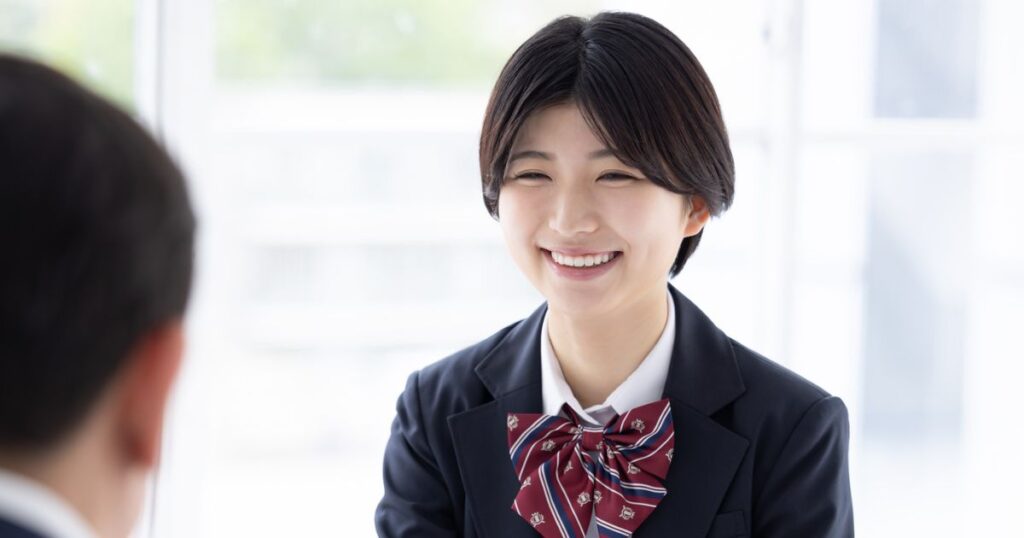 受験で保護者の方サポートしてもらって笑顔の生徒