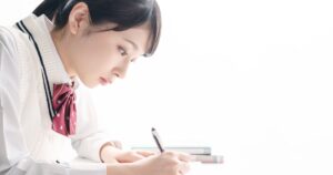 共通テスト追試験に向けて勉強する生徒